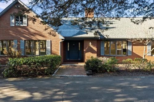 63 Duncaster Rd, Bloomfield, CT 06002-1539