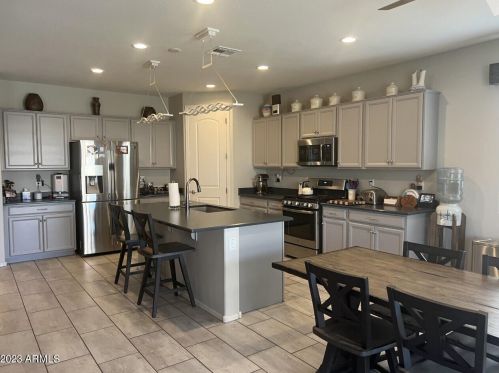 8016 Encinas Ln, Phoenix, AZ 85043