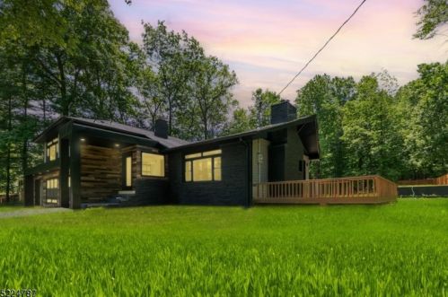 65 Old Stirling Rd, Warren NJ 07059-5810 exterior