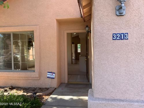 3213 Donovan Dr, Tucson, AZ 85742-4889