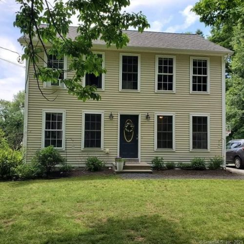 89 Collelo Ave, Moosup, CT 06354-1904