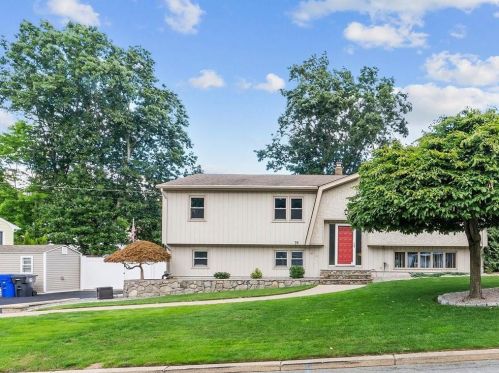 75 Woodhaven Blvd, Providence, RI 02911-1149