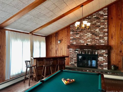 30 Redwood Dr, Bethel, CT 06801-3031