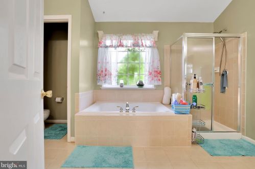 357 Locust Grove Dr, Purcellville VA  20132-3285 exterior