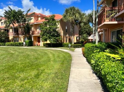 2016 Alta Meadows Ln, Delray Beach FL  33444-1155 exterior