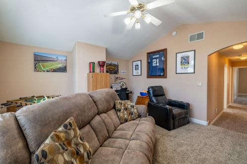 8686 White Peacock Way, Elk Grove CA  95624-3701 exterior