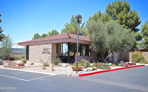 1717 Lindrick Dr, Chandler AZ 85249-5033 exterior