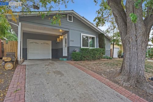 2954 Hilltop Rd, Concord, CA 94520-5412