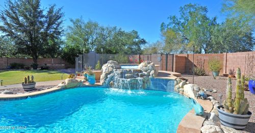 9563 Crestone Dr, Tucson, AZ 85742-5101