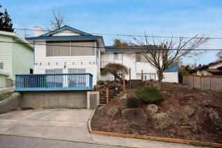 658 Blaine Ave, Seattle WA  98056-3669 exterior