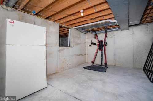 1 Glacier Ct, Bear DE  19701-1779 exterior