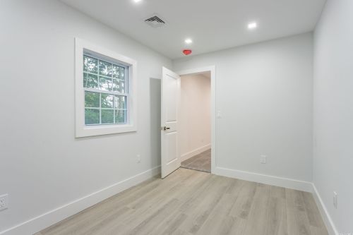 676 Mason St, Westbury NY  11590-4463 exterior