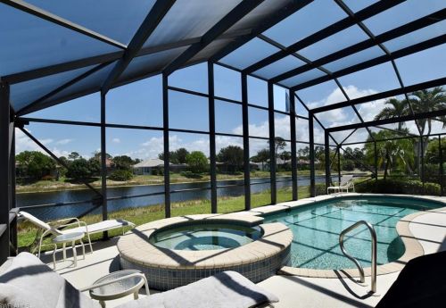 6444 Autumn Woods Blvd, Naples FL  34109-7806 exterior
