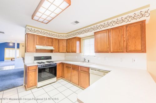 21 Pine Hollow Ln, Lakewood NJ  08701-5714 exterior