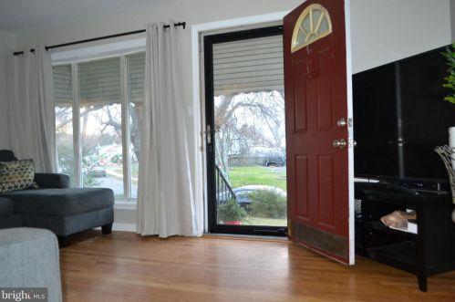 232 Clamer Rd, Trenton, NJ 08628-3201