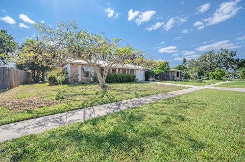 298 Midfield Ln, Fort Pierce, FL 34983-1766