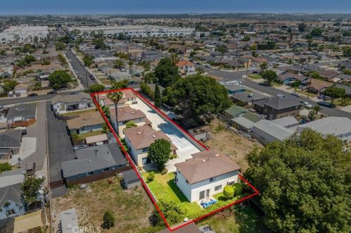 320 214th St, Long Beach, CA 90745-2105