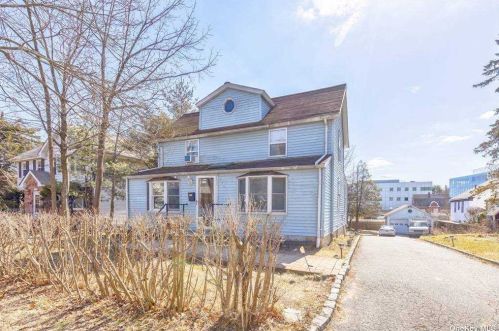264 Schenck Ave, Great Neck, NY 11021-3943