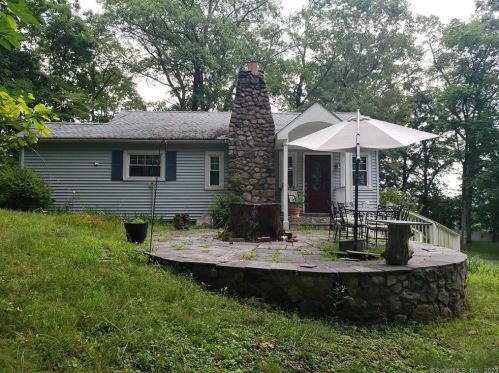 12 Beverly Dr, Brookfield Center, CT 06804-2502