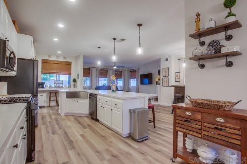 5057 Bella Collina St, Oceanside CA  92056-1924 exterior