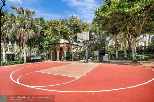 5098 168 Ave, Hollywood FL  33027-4913 exterior