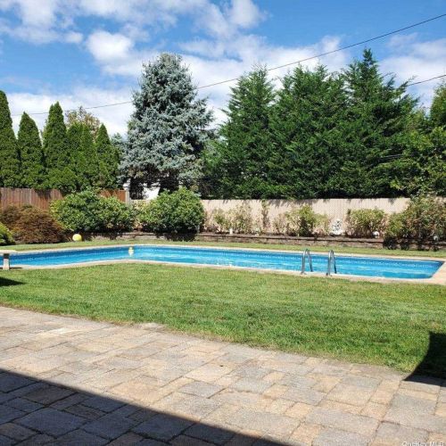25 Primrose Ln, San Remo, NY 11754-3931
