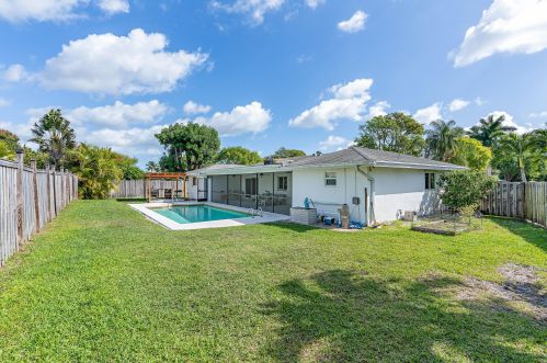 9717 Daffodil Cir, West Palm Beach, FL 33410-5472