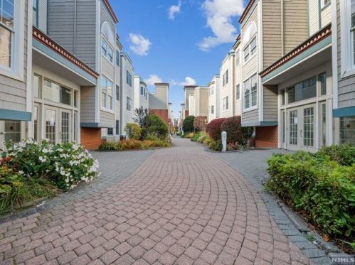 101 The Promenade, Edgewater, NJ 07020-2103