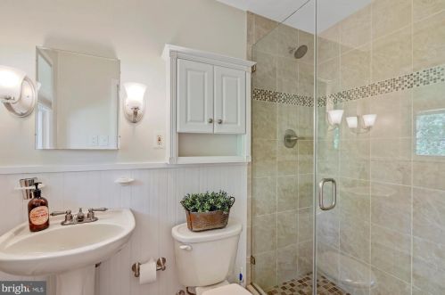 568 Countess Dr, Yardley PA 19067-4616 exterior