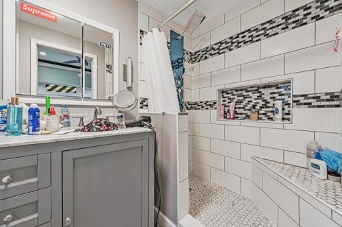 10 Chamber Plz, North Charleroi PA  15022-1601 exterior