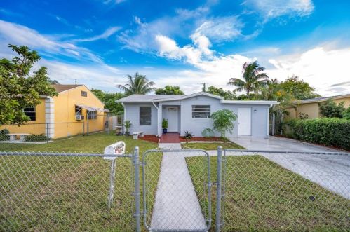 424 El Vedado, West Palm Beach, FL 33405-1954