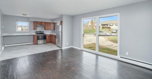 2465 Galbraith Rd, Cincinnati OH 45239-4208 exterior