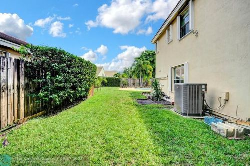 2489 191 Ave, Hollywood FL  33029-4610 exterior