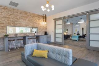 11103 Davies Rd, Beaverton OR  97007-8302 exterior