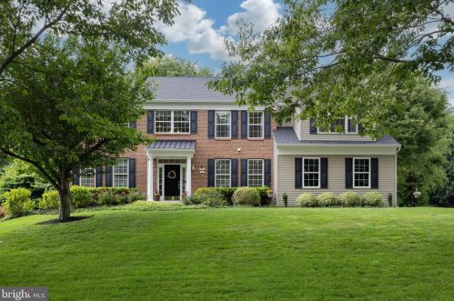 1217 Indian Trail Dr, Downingtown, PA 19335-5606