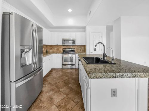 8147 Galileo Ln, Tucson, AZ 85747-9626