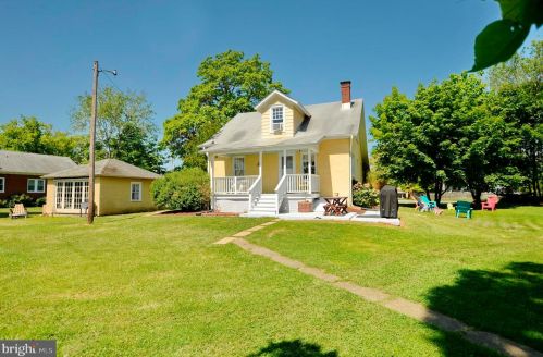 21 Loudoun St, Lovettsville VA  20180-8513 exterior