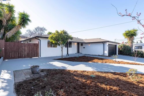 2709 Shamrock Dr, Richmond CA  94806-1524 exterior