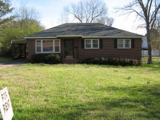 1714 Bide A Wee Dr, Huntsville AL  35801-1725 exterior