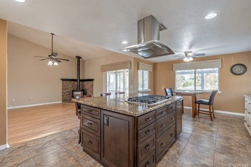 42522 15 St, Lancaster CA 93534-6212 exterior