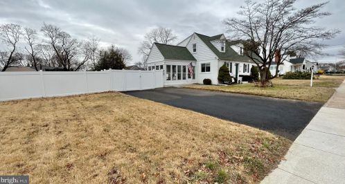 35 Wilbur Henry Dr, Florence NJ  08518-2701 exterior