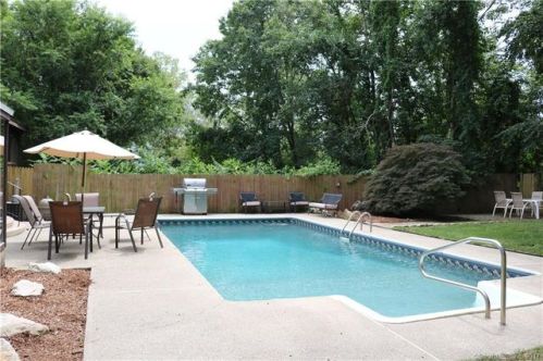 23 Royal Oaks Dr, Norwich, CT 06360-1617