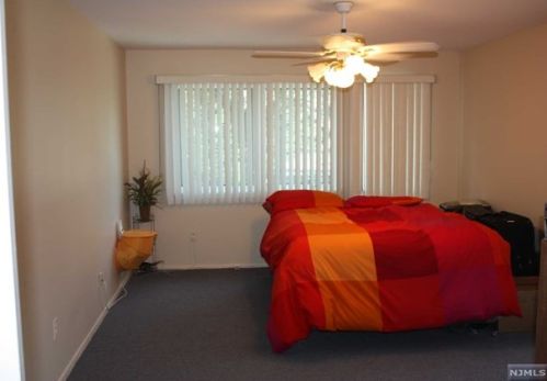 132 Indian Hollow Ct, Mahwah NJ  07430-2272 exterior