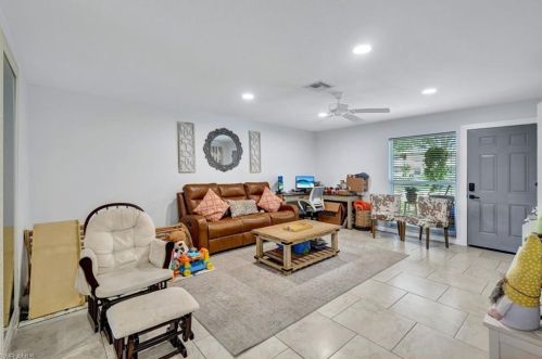 171 Crown Dr, Naples, FL 34110-5704
