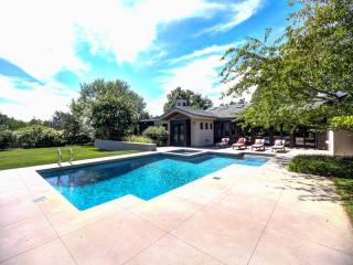39 Georgian Ln, Watermill NY  11976-3006 exterior
