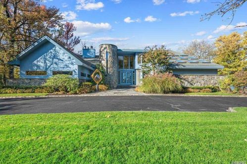 7 Lake Rd, Great Neck NY  11020-1609 exterior