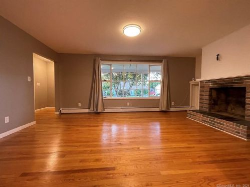 12 Woonsocket Ave, Huntington, CT 06484-5535
