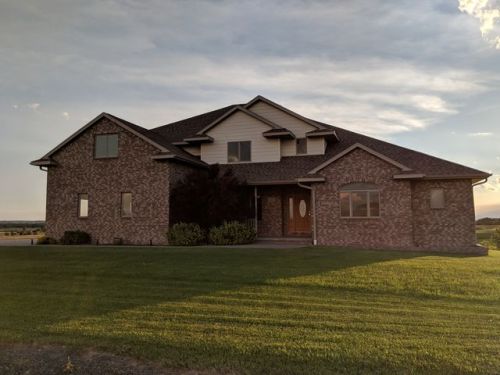 27 Eagle Dr, Gothenburg, NE 69138-9200