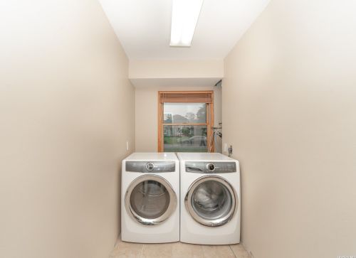 168 Connetquot Rd, Oakdale NY  11769-2118 exterior