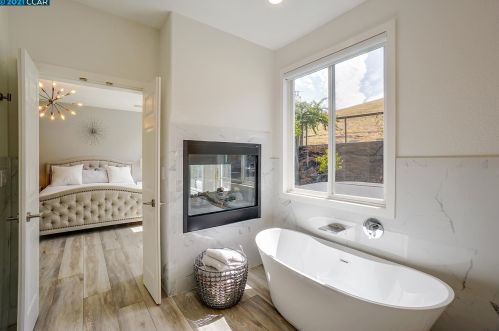 1046 Rolling Woods Way, Concord CA  94521-5400 exterior